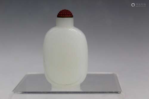 Chinese White Peking Glass Snuff Bottle