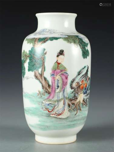 A Chinese Wu-Cai Glazed Porcelain Vase with Flower