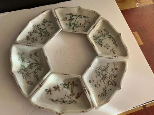 Set of Chinese porcelain fruit dishes.