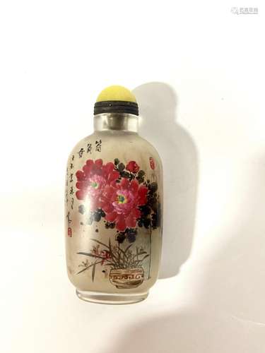 Chinese reverse painting glass snuff bottle.