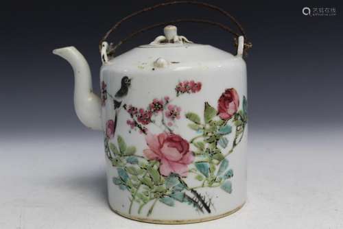 Chinese famille rose porcelain teapot.