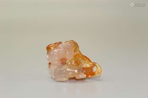 Chinese carved agate pendant.