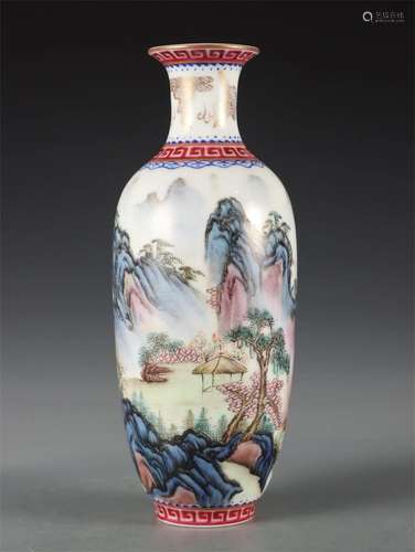 A Chinese Green Glazed Dragon Patterned Pocelain Vase