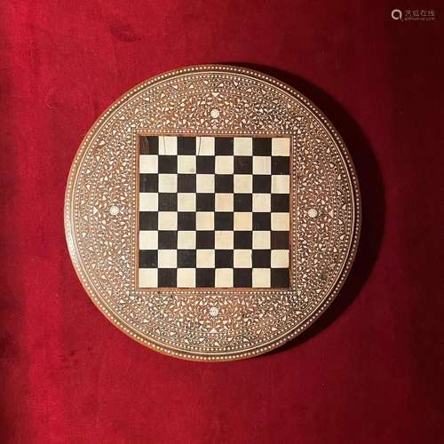 65 - CHESS TABLE