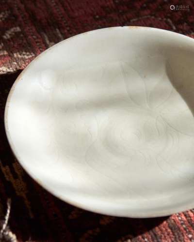 107 - A CARVED DINGYAO DISH