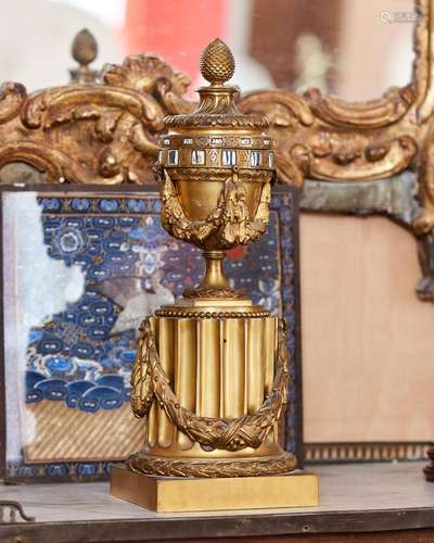 117 - A GILT-BRONZE LOUIS XVI CLOCK