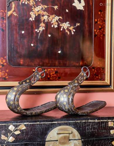 130 - A PAIR OF INLAID BRONZE STIRRUPS, ABUMI