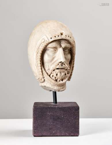 162 - A CARVED MARBLE KNIGHT'S HEAD, ELEMENT OF RECUMBE...