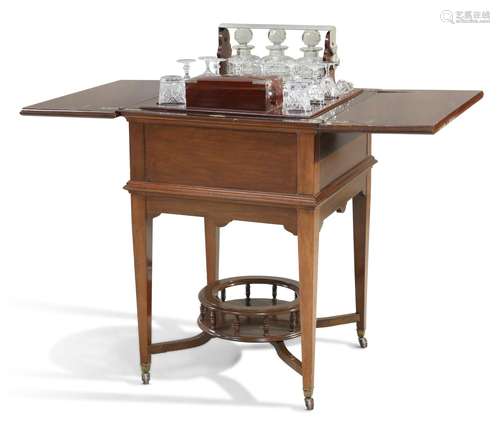 AN EDWARDIAN MAHOGANY DRINKS TABLE, the top with twin hinged...