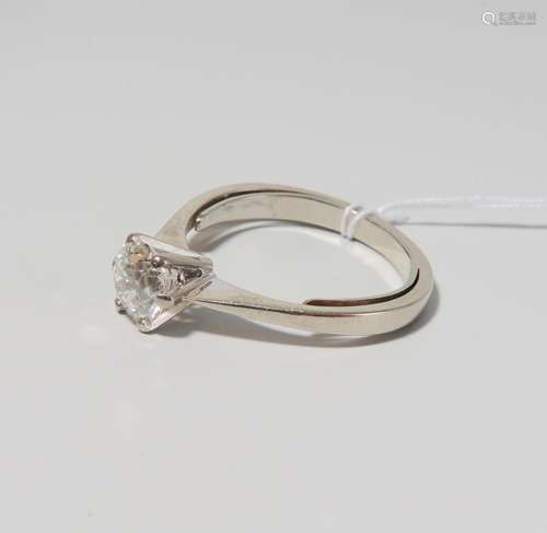 DIAMANT-SOLITAIRE-RING