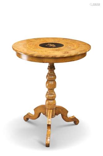 A 19TH CENTURY SORRENTO WARE TRIPOD TABLE, the inlaid circul...