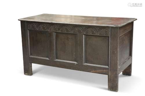 AN OAK COFFER, LATE 17TH/EARLY 18TH CENTURY, the moulded rec...