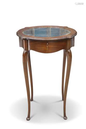 AN EDWARDIAN MAHOGANY BIJOUTERIE TABLE, the shaped circular ...