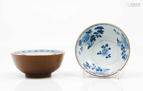 A pair of bowls - Nanking Cargo