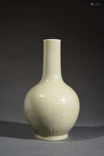 VASE BOUTEILLE EN PORCELAINE CELADON