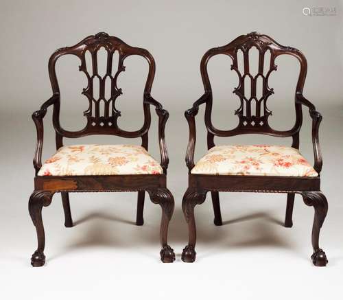 A pair of D.João V(1707-1750)/D.José (1750-1777) fauteuils