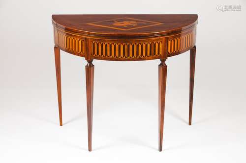 A D.Maria demi-lune card table