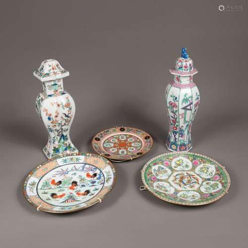 Lot of five Asian ceramics