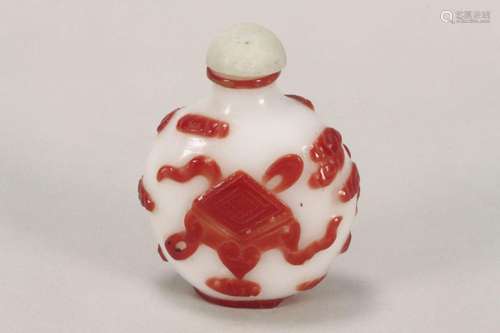 Chinese Red Overlay Glass Snuff Bottle,