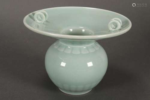 Fine Chinese Celadon Glaze Spittoon,