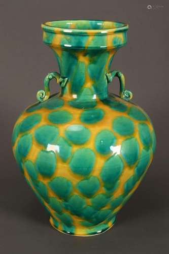 Chinese Spinach and Egg Glaze Vase,