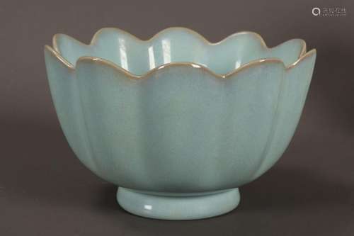 Chinese Celadon Glaze Lotus Bowl,