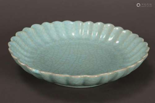 Chinese Crackle Glaze Chrysanthemum Dish,