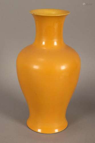 Large Chinese Yellow Glaze Vase,