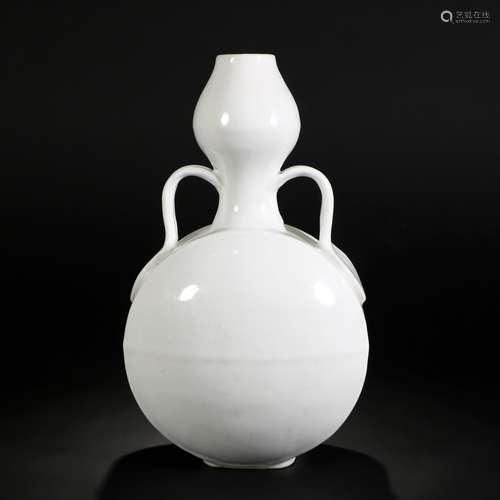 White Glazed Porcelain Gourd Bottle, China