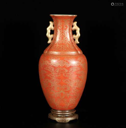 Fanhong Porcelain Gold Painted Bottle, China