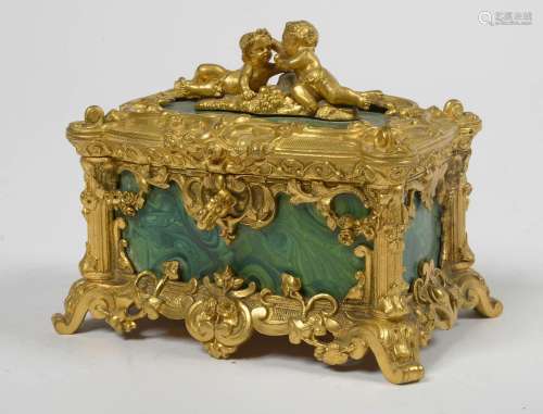 Petit coffret Napoléon III en bronze doré surmonté de "...