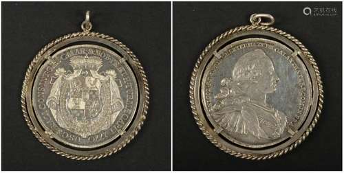 Pendentif en argent serti d'une médaille en argent à l&...