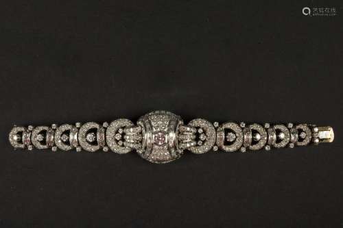 Important bracelet en or blanc 18 carats serti de diamants t...