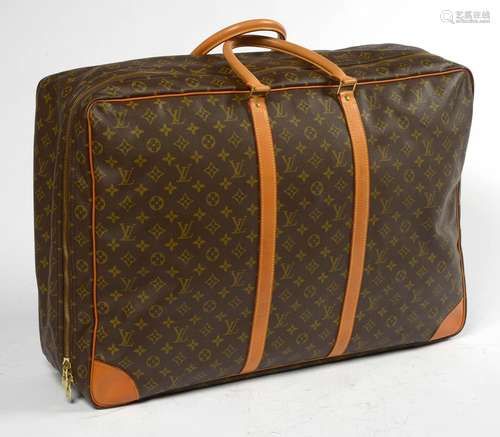 LOUIS VUITTON - Valise de marque Louis Vuitton en toile endu...