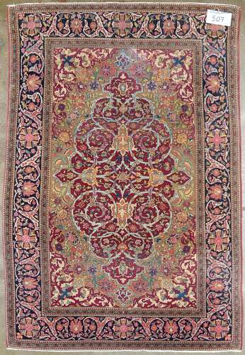 Tapis Kashan en laine et soie fait main à médaillon floral c...