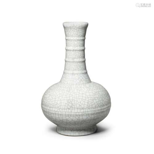 A 'Ge'-type celadon-glazed bottle vase