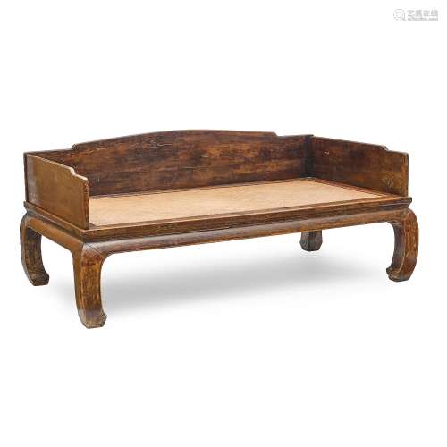 A walnut wood day bed, chuang
