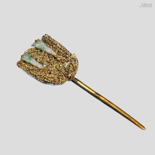 A jadeite-embellished gilt-metal hairpin
