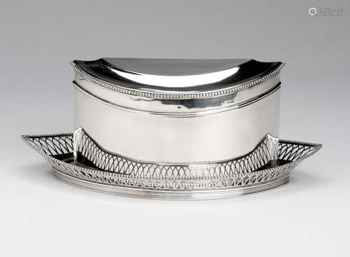 A Dutch silver biscuit box and tray, Rotterdam