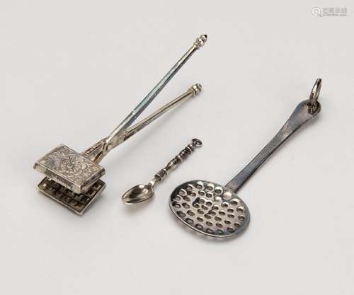 A Dutch silver miniature waffle iron, a skimmer and a spoon