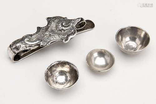 Three Dutch silver miniature bowls and a small Frisian purse...