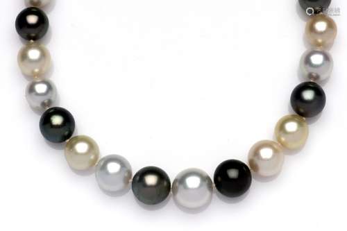 A South Sea cultured pearl necklace