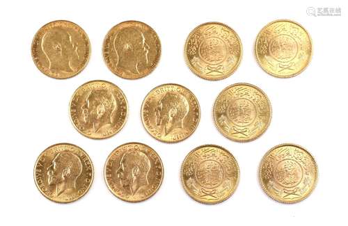 A collection of 11 gold coins