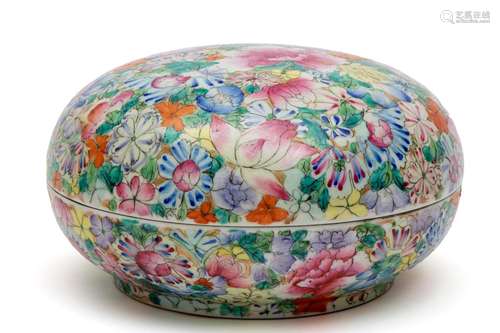 A famille rose Mille-fleurs round lidded box