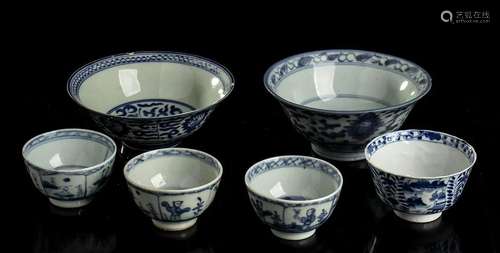 SIX 'BLUE AND WHITE' PORCELAIN BOWLS China, Qing