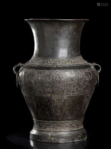 A LARGE BRONZE VASE, HU China, Qing dynasty