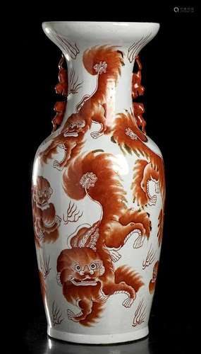 A LARGE IRON RED DECORATED PORCELAIN 'BUDDHIST LION...