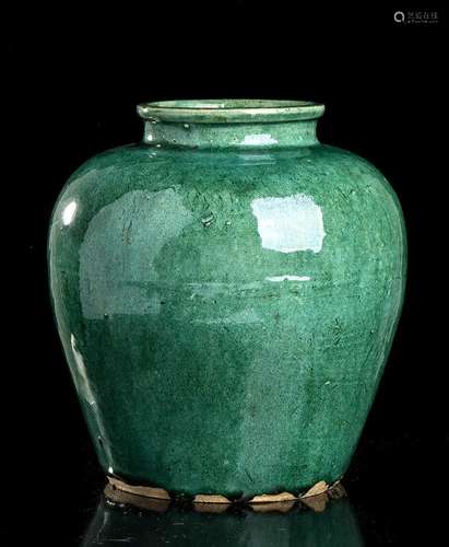 A GREEN GLAZED CERAMIC JAR China, Qing dynasty