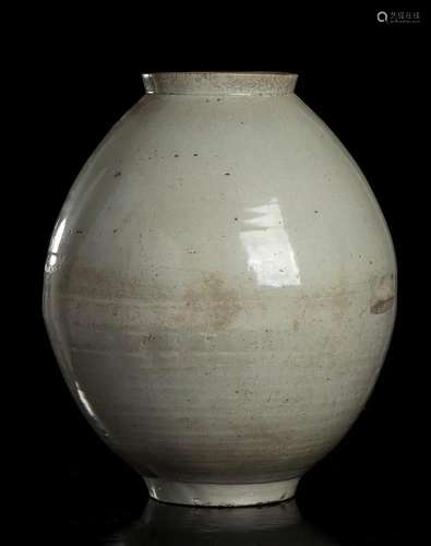 A LARGE GLAZED PORCELAIN 'MOON JAR' Korea, Joseon