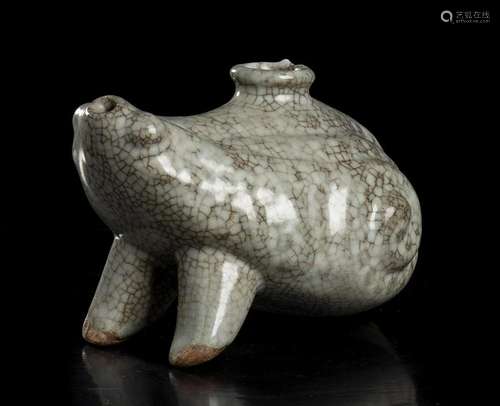 A CRACKLED GLAZED PORCELAIN TOAD-SHAPED WATER DROPPER